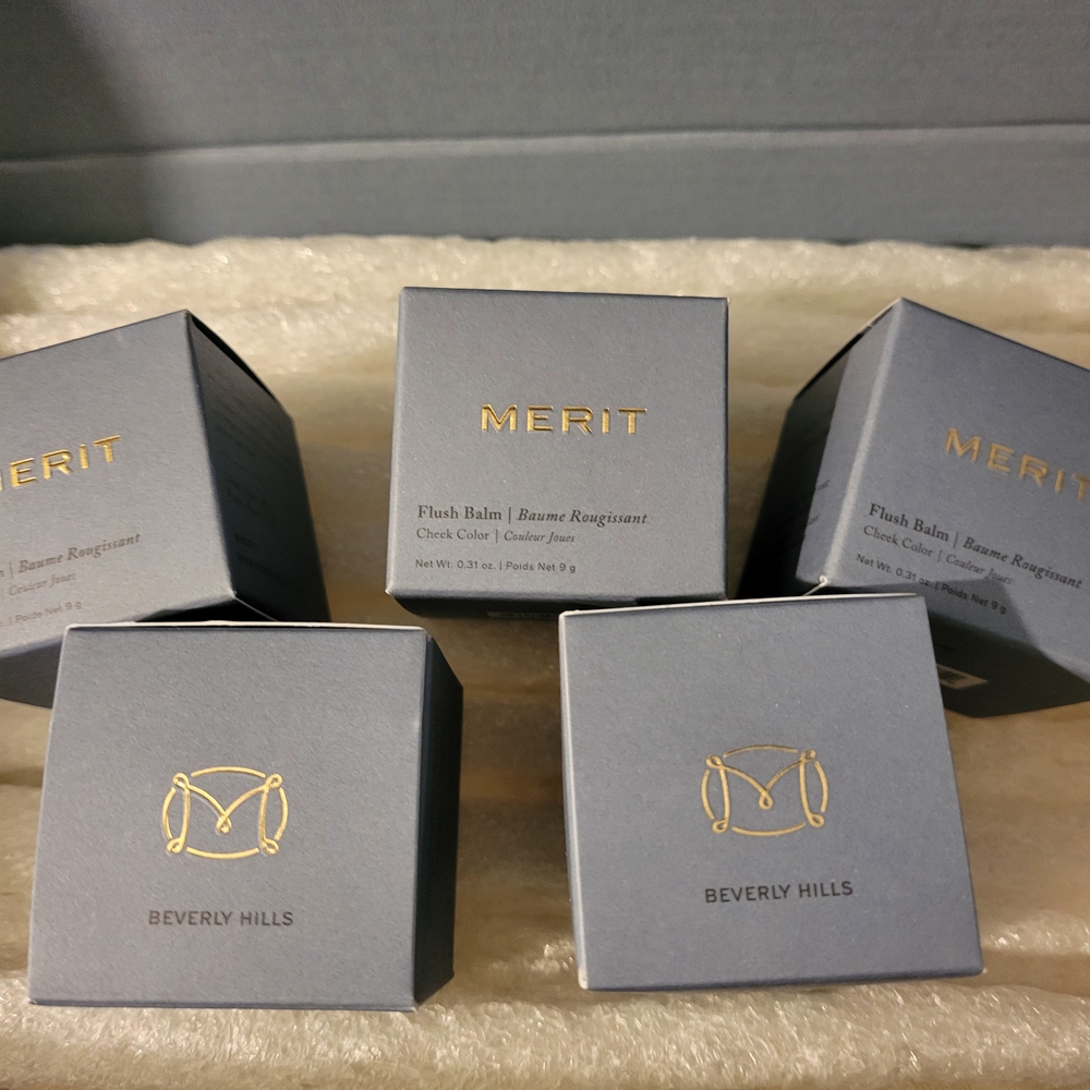 Merit Beauty Box Set - Picture 2 of 8